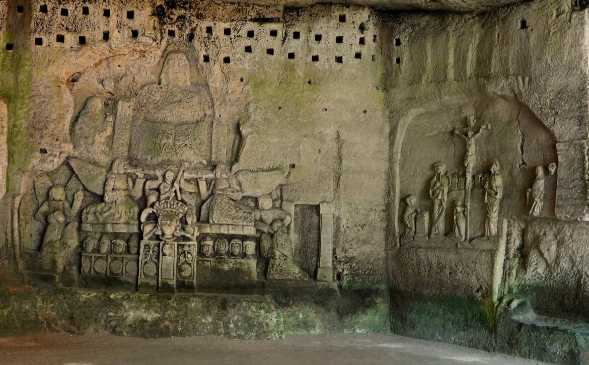 1920px-Grottes_de_labbaye_de_Brantôme_4