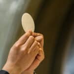Adresse à toutes celles et ceux qui s’ennuient à la messe