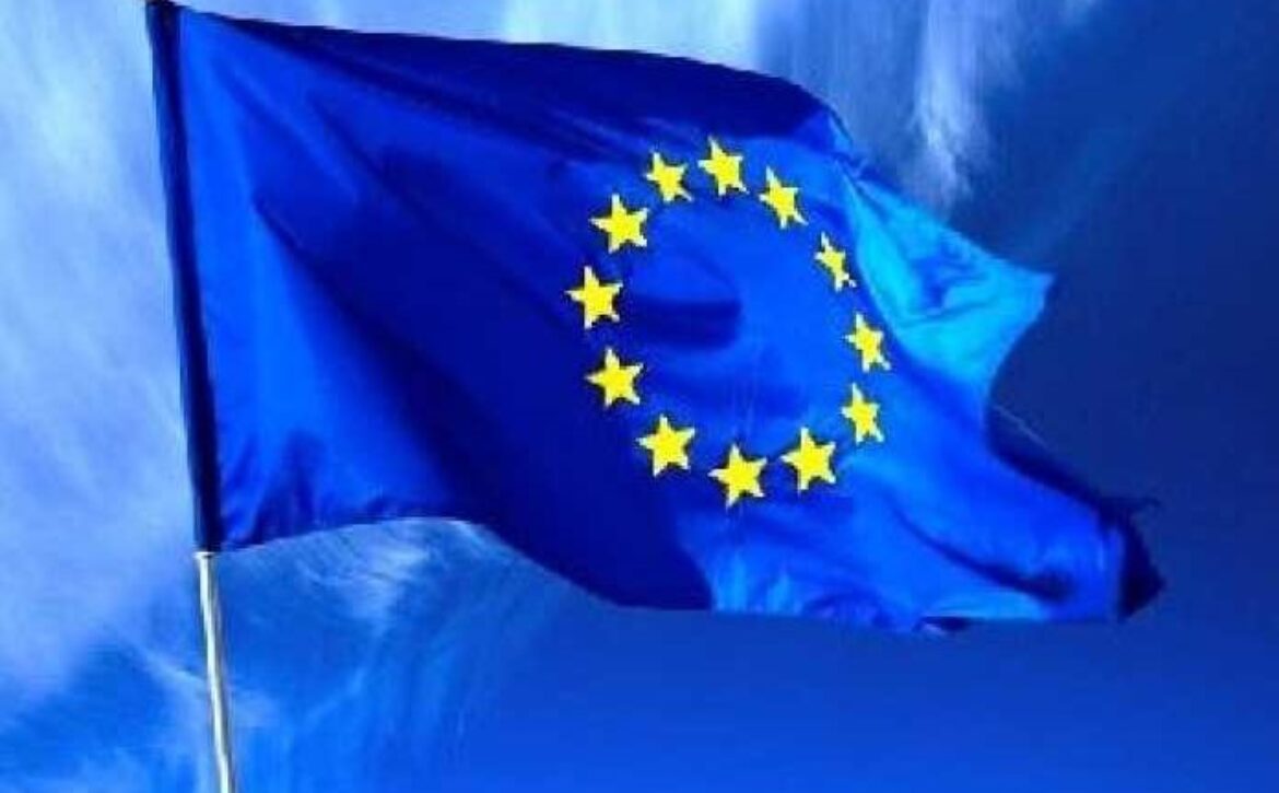 DrapeauEuropeen-696×520-1