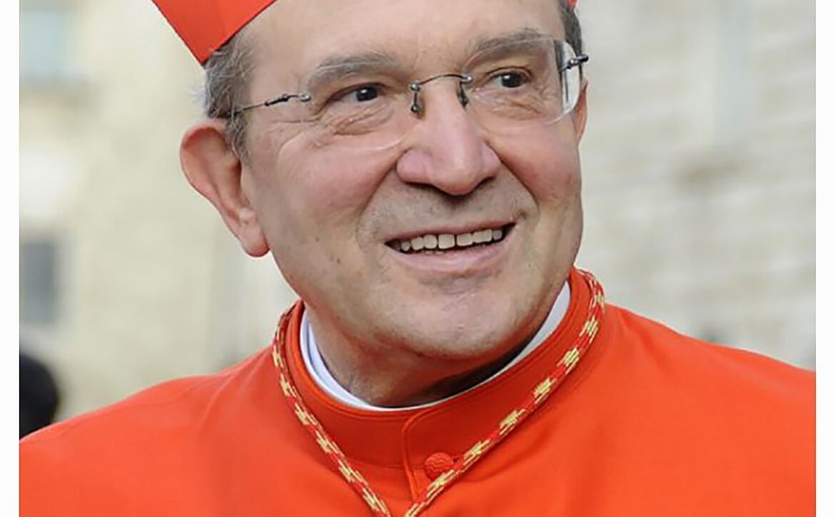 826px-Foto_Cardinale_Petrocchi