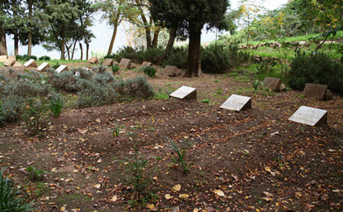 440px-Cimetery_of_the_monastery_of_Tibhirine_Algeria