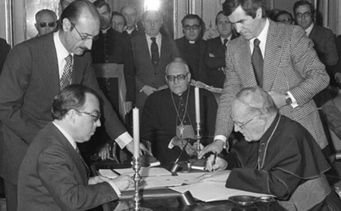 Firma-acuerdos-espanol-Santa-Sede_2414168572_15878902_660x371