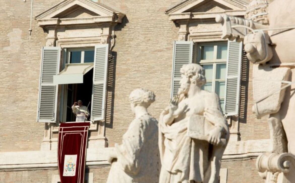 pope-francis-at-the-angelus-jan.-28-2018.-credit-daniel-ibanez-cna.