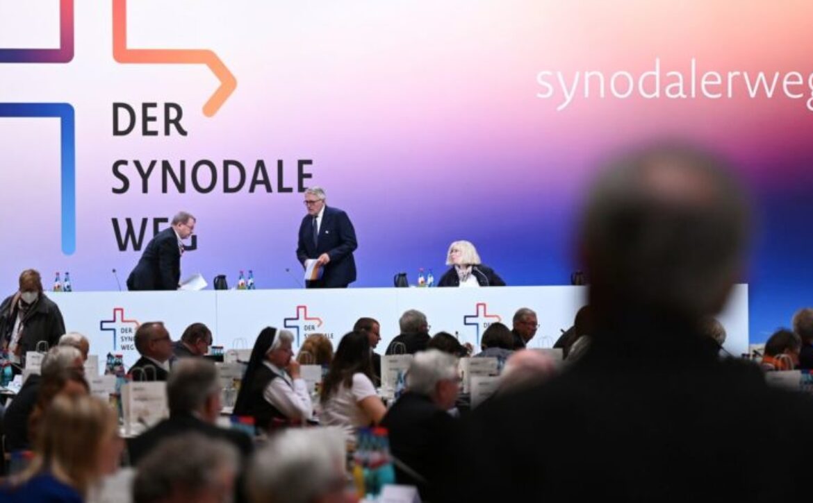 Deuxieme-assemblee-synodale-lEglise-allemande-30-septembre-2021-Francfort-Main-Allemagne_0-940×450-1