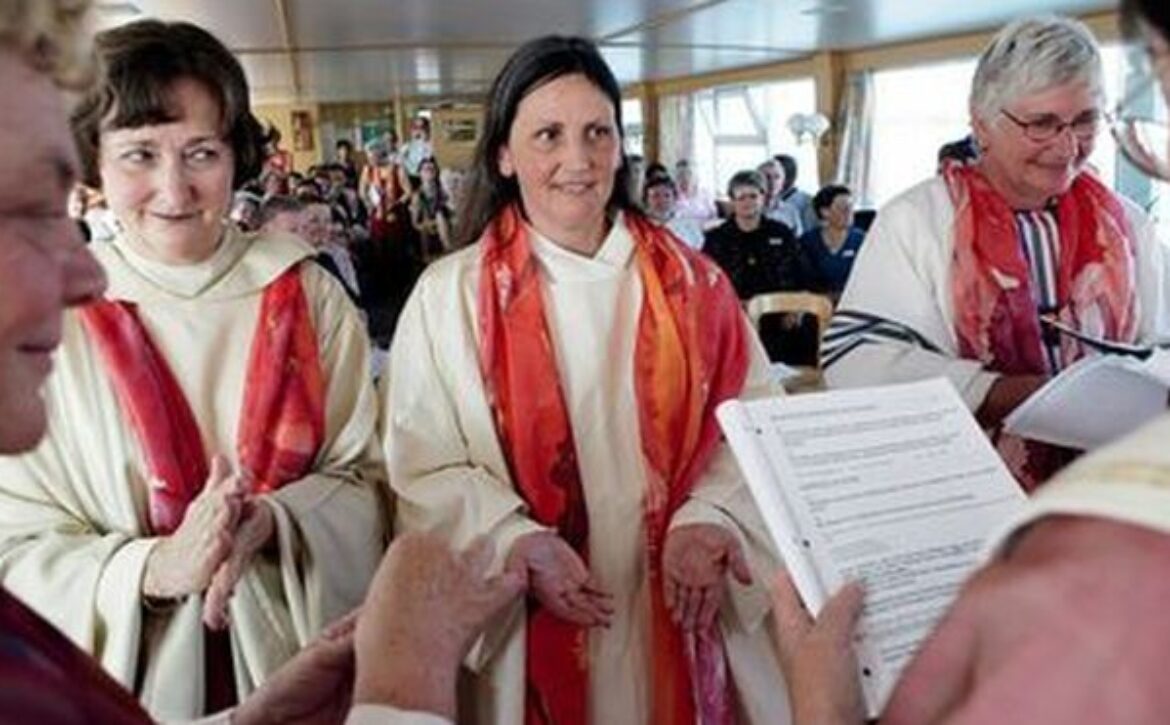 sacerdocio-mujeres_2380571943_15725210_660x371