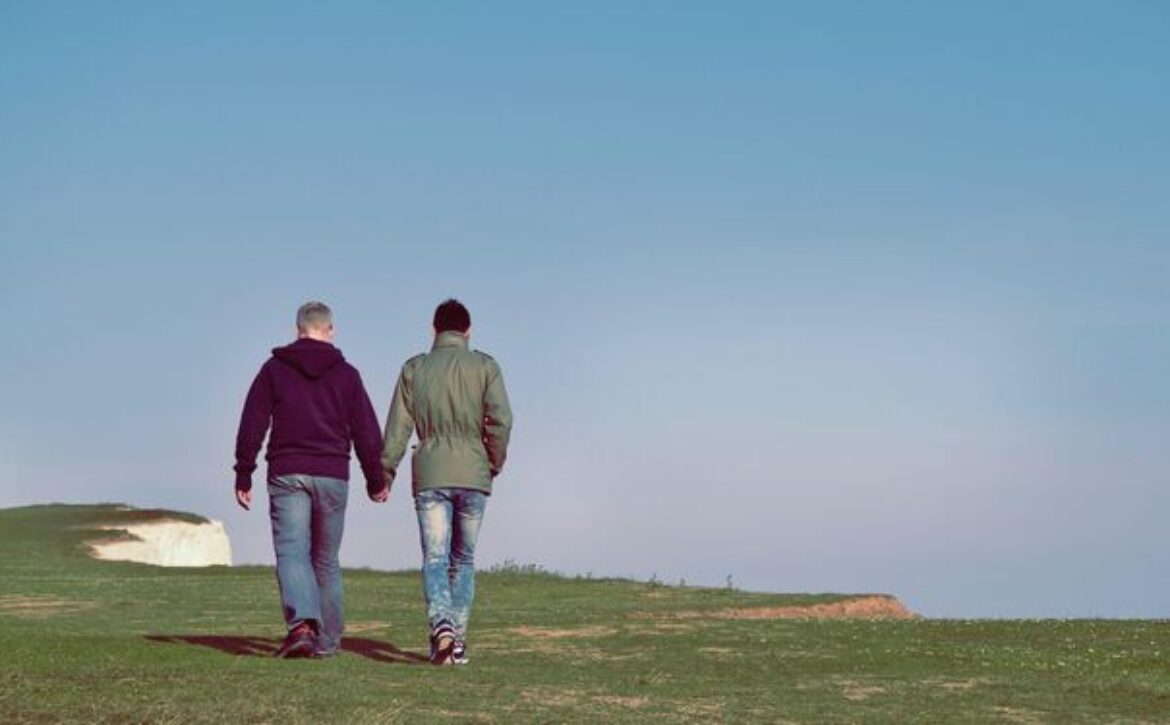 Pareja-homosexual_2489161081_16208889_667x375