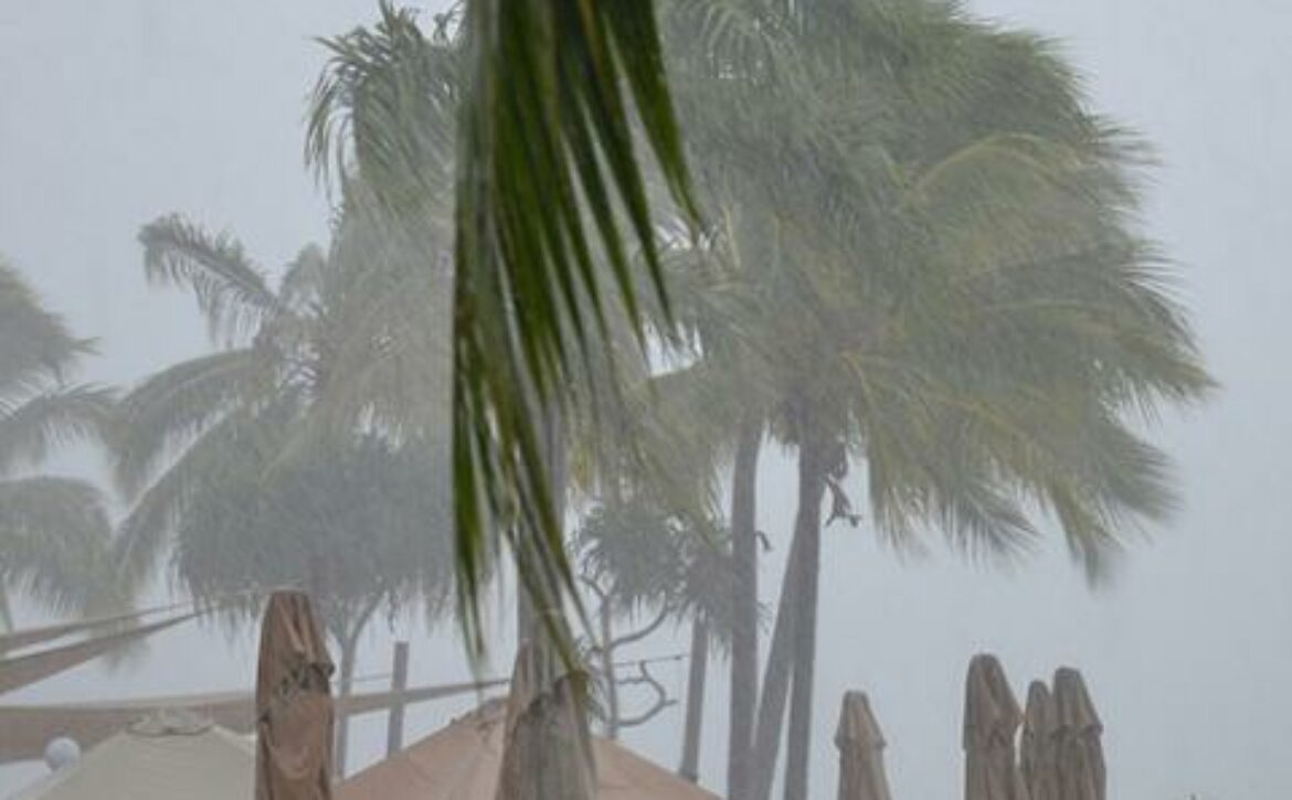 1024px-Tropical_Storm_in_Fiji_6762609717