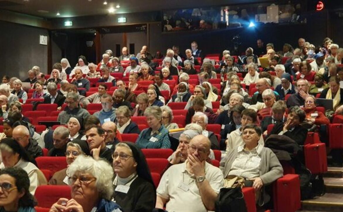 Asamblea-general-religiosos-religiosas-Francia_2553954594_16518207_660x371