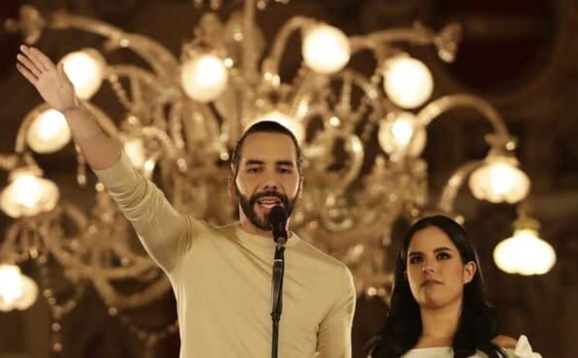 Nayib-Bukele-proclamarse-vencedor-segunda_2640045976_16928436_660x371