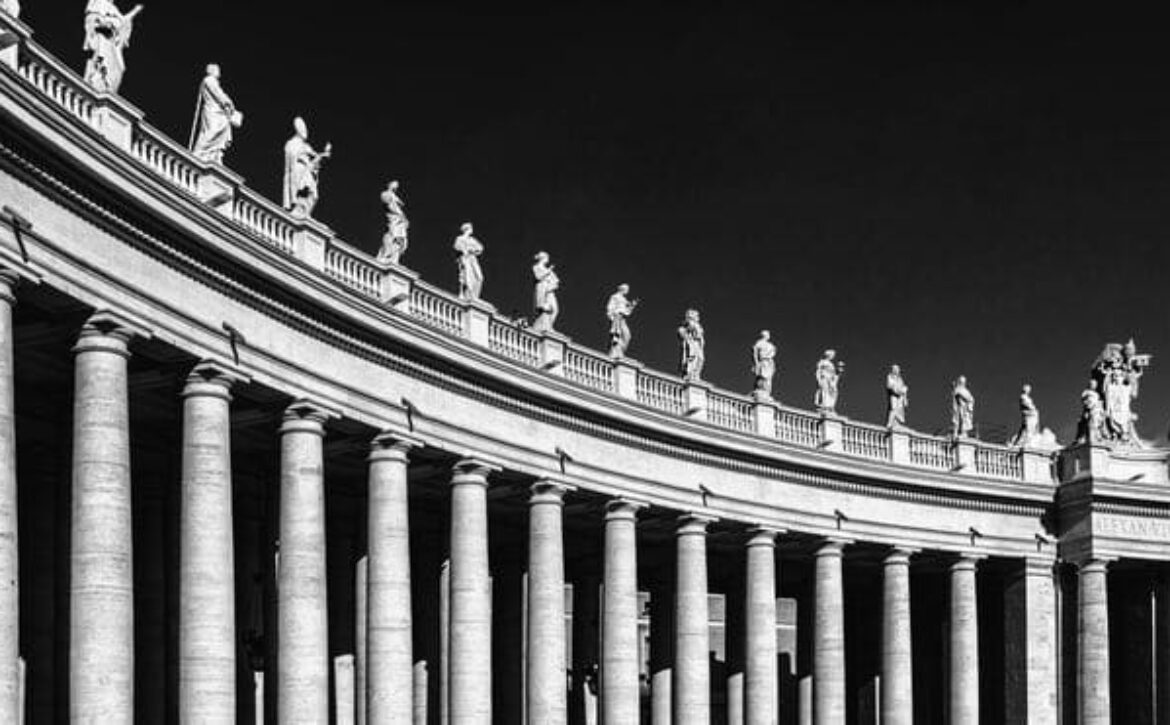 Columnata-Plaza-San-Pedro-Vaticano_2661343862_17053386_660x371