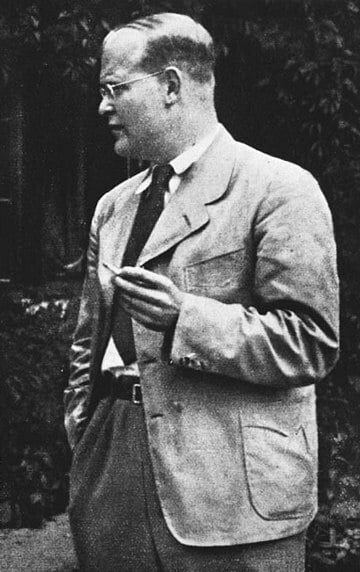 360px-Bundesarchiv_Bild_146-1987-074-16,_Dietrich_Bonhoeffer