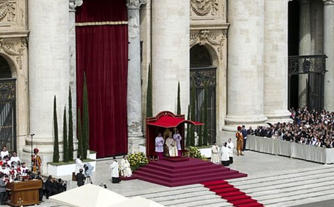 480px-Beatification_of_John_Paul_II_(1)-1